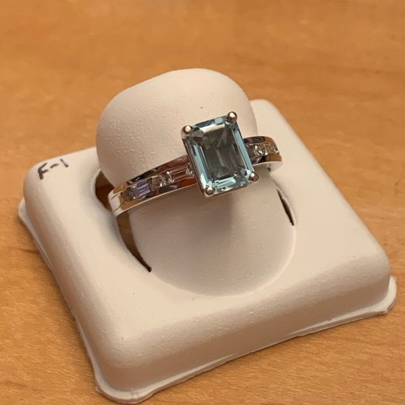 NEW 14KW Gorgeous Emerald Cut Aqua Marine Ring - Picture 7 of 16